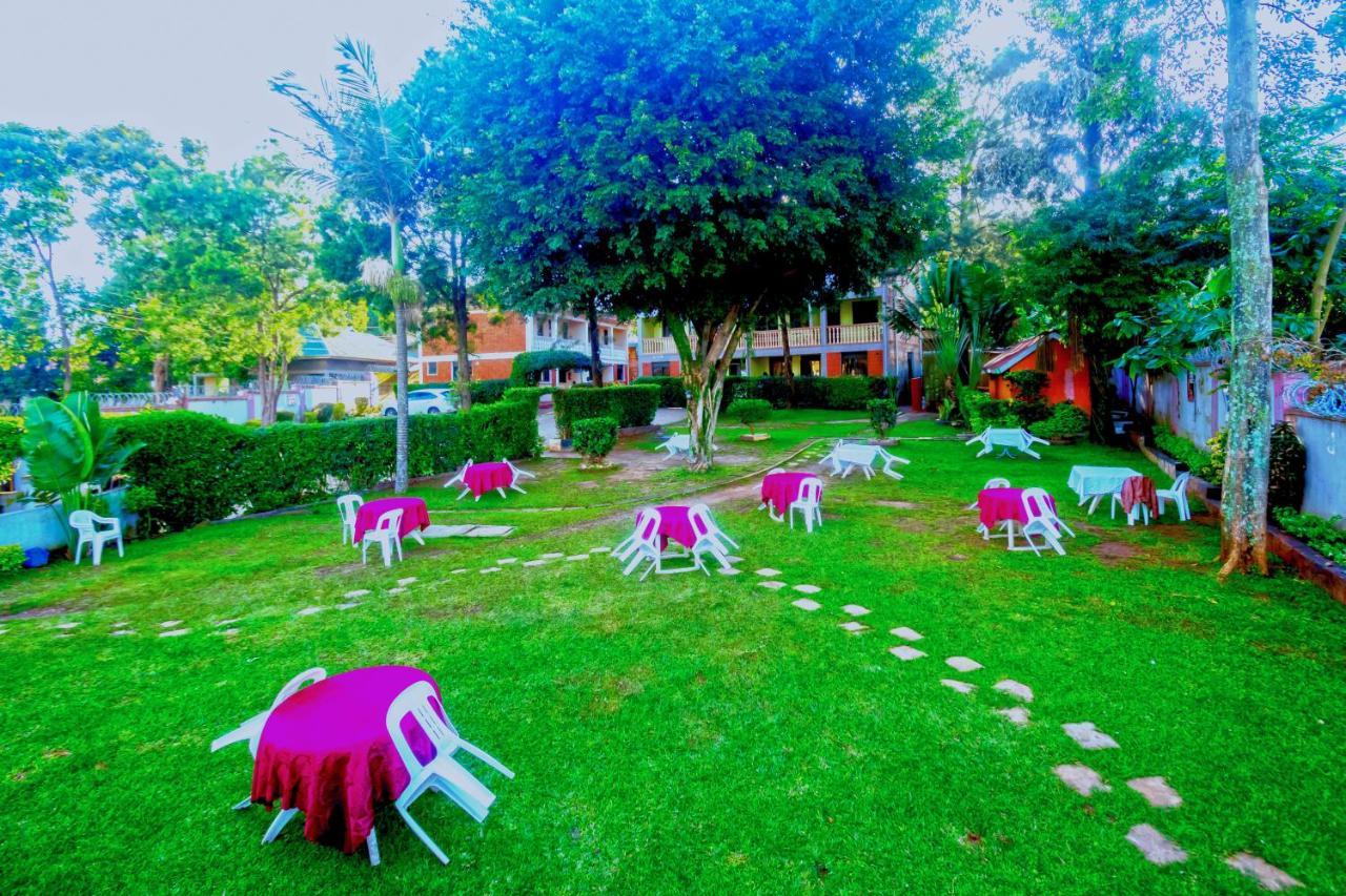 Royal Lake View Gardens Kampala Kültér fotó